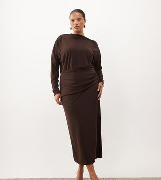 Asos Curve ASOS DESIGN Curve vestito midi con maniche lunghe e maniche a campana in marrone cioccolato