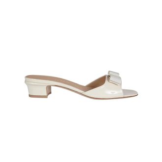 Ferragamo New Vara Mules - Dames - Muiltjes - Wit - 37 EU - Leer - Schoenen