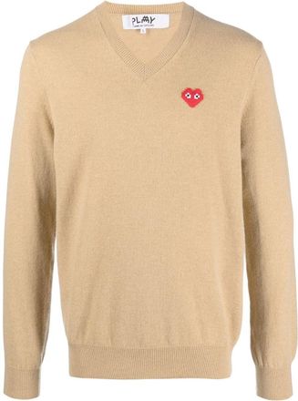 Comme Des Gar&ccedil;ons heart-patch V-neck sweater - men - Wool - S/M - Neutrals