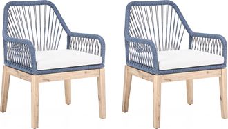 Beliani Conjunto De 2 Sillas De Jard&iacute;n Con Cojines Estructura De Polipropileno Trenzado Patas De Madera De Acacia Moderno Blanco Azul Marino Olbia