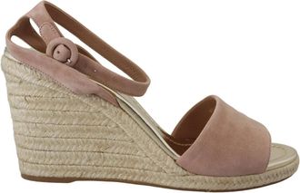 Prada Elegante su&egrave;de sandalen met sleehak en enkelbandje - Dames - Sleehakken - Roze - 40 EU - Su&egrave;de - Schoenen