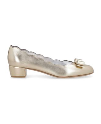 Ferragamo Womens Vara Metallic Leather Ballet Flats In Gold