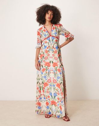 Hope & Ivy Vestito lungo con stampa multicolore rossa, spacco sulla coscia, maniche con volant e apertura sul retro-Rosso