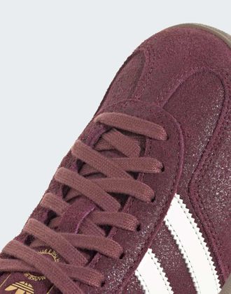 adidas Originals Gazelle scarpe indoor in bordeaux / bianco sporco / bordeaux scuro-Marrone