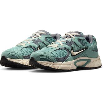 Nike V5 RNR Sneaker in Cannon/Ivory/Grey/Black at Nordstrom Rack, Size 11.5