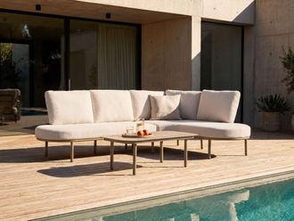 Beliani Sof&aacute; De Exterior Con Mesa De Centro 4 Plazas Estructura De Aluminio Ovalado Tablero De Metal Marr&oacute;n Cojines Beige Claro Pollina