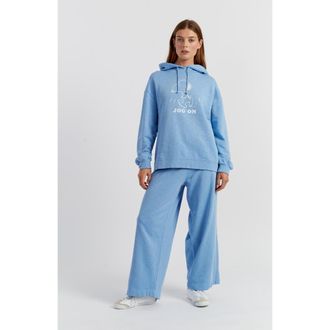 Chinti and Parker Snoopy Graphic Jog On Cotton Hoodie in Sky Blue at Nordstrom, Size X-Small