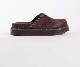 Asos Marvel - Sabot premium in camoscio color cioccolato con plantare con borchie-Marrone