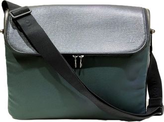 Louis Vuitton Taiga Black Green Leather Shoulder Bag (Pre-Owned)