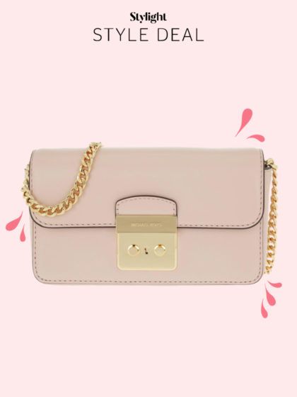 Combatti il lunedì con la clutch MK al 30% di sconto