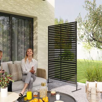 OUTSUNNY Outdoor Privacy Screen, Freestanding Outdoor Divider, Striped Black