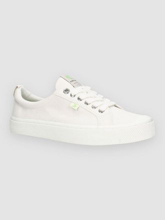 Cariuma Oca Low Sneakers wit