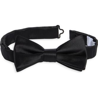 Nordstrom Rack Satin Solid Bow Tie in Black at Nordstrom Rack