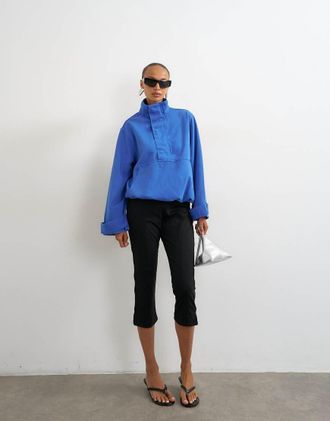 Topshop top in denim con collo a imbuto e fondo a palloncino in cobalto-Blu