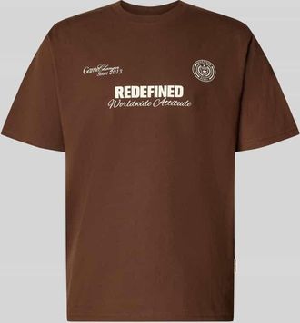 Redefined Rebel T-Shirt mit Statement-Print und Rundhalsausschnitt in Mittelbraun, Gr&ouml;&szlig;e XXL