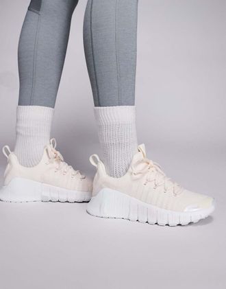 Nike Free Metcon 6 - Sneakers rosa e bianche