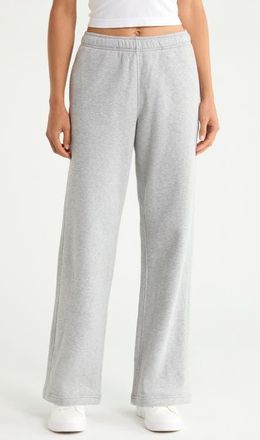 Beyond Yoga Luxe Fleece Straight Leg Sweat Pants in Heather Gray at Nordstrom, Size X-Large
