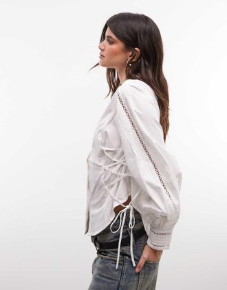 AllSaints Frances blusa in pizzo a maniche lunghe con collo alto in bianco