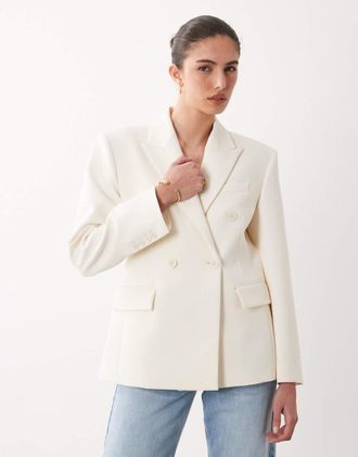 Mango Blazer con spalle pronunciate color crema-Neutro