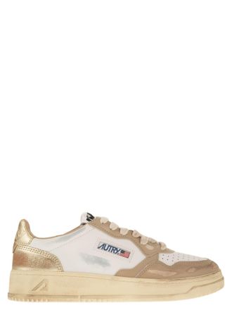 Autry Medalist Low Super Vintage Sneakers