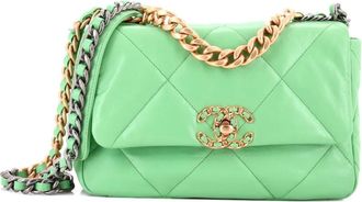Chanel 19 Flap Bag Quilted Leather Medium crossbody bag - Groen
