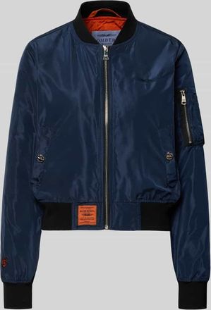 Original Bombers Bomberjacke mit Label-Patch und Rei&szlig;verschlusstasche am &Auml;rmel in Marine, Gr&ouml;&szlig;e XL