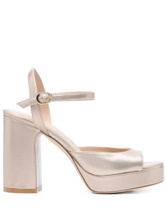 Stuart Weitzman Dayna 95 mm sandalen - Goud