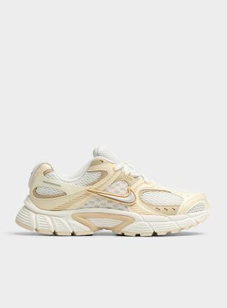 Nike Womens Coconut milk V5 RNR sneakers Women
