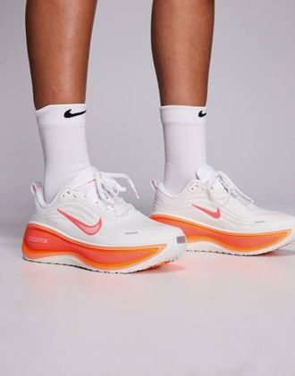 Nike Vomero Plus - Sneakers bianche e rosse-Bianco
