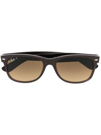 Ray-Ban Occhiali da sole con placca logo - Marrone