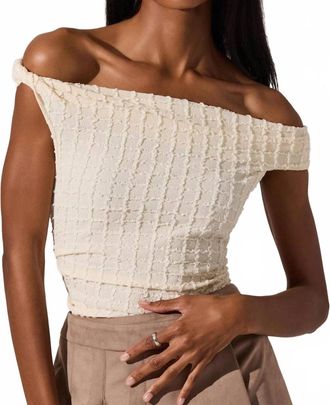 Astr Lindy Off The Shoulder Top In Cream