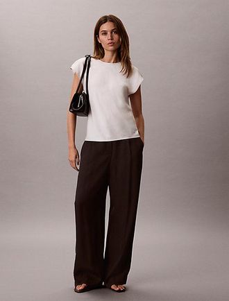 Calvin Klein Top de ajuste entallado de sat&eacute;n liso