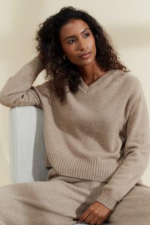 Chinti and Parker Warm-Oatmeal Pure Cashmere V-Neck Sweater