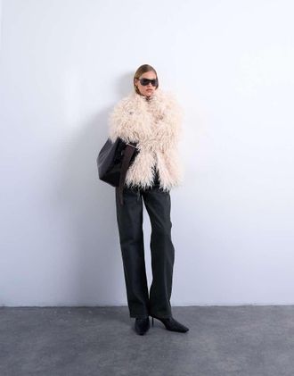 Topshop Cappotto taglio medio in pelliccia sintetica a pelo lungo bianco con collo a imbuto