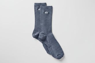 Alo | Half-Crew Understated Socks in Bluestone, Size: Medium