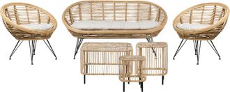 Beliani Conjunto 4 Plazas Con Mesas De Centro Rat&aacute;n Sof&aacute; Sill&oacute;n Boho Beige Claro Coj&iacute;n Tela Algod&oacute;n Resistencia Media Interior Natural Maratea/cesenatico