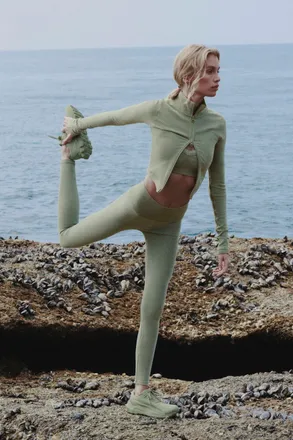 Alo | Seamless High-Waist Two Tone Rib Legging in Dune Grass Heather, Size: Medium