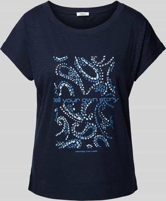 s.Oliver Red Label Relaxed Fit T-Shirt aus Baumwoll-Viskose-Mix mit Artwork Print in Marine, Größe 34