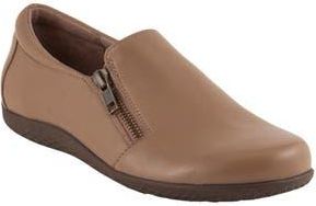 David Tate Bend Leather Flat in Taupe at Nordstrom Rack, Size 11