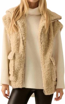Promesa Solid Faux Fur Zip Up Vest In Oatmeal
