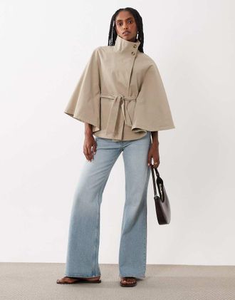 Threadbare Trench corto a mantella color pietra con collo a imbuto e cintura-Neutro