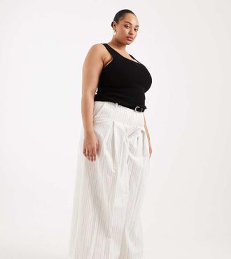 Asos Curve - Pantaloni a palazzo sartoriali con cintura in misto lino &eacute;cru a righe-Bianco