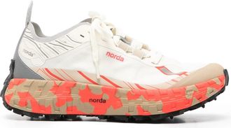 Norda 001 Eine Frau