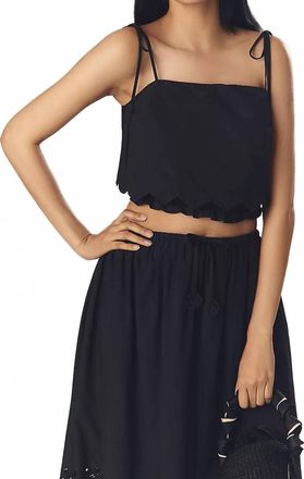 En Saison Tie Shoulder Scallop Hem Crop Top In Black