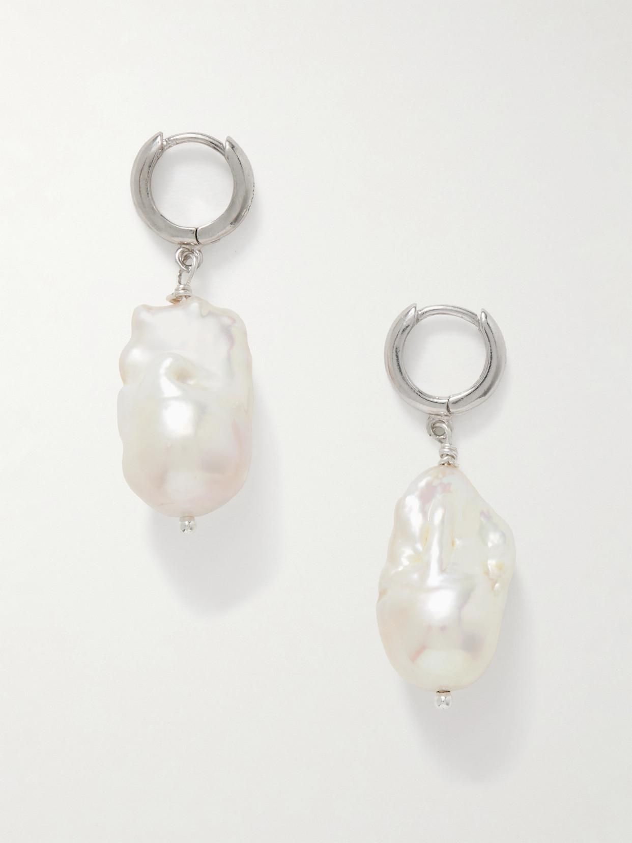 Orecchini pendenti con perle d'acqua dolce in argento, design