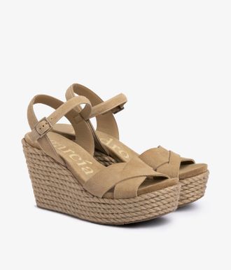 Pedro Garcia Criss cross wedge sanal in beige suede | Dalys | Spring Summer 26 |PEDRO GARCIA