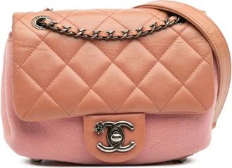 Chanel Borsa a tracolla Paris Salzburg Edelweiss Flower mini in pelle di vitello lucida trapuntata e feltro con battente 2015-2016 - Rosa