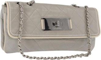 Chanel Pre-owned Shoulder Bags, female, Gray, Size: ONE SIZE Pre-owned Leather Shoulder Bag