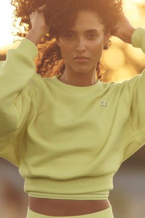 Alo | Cropped Accolade Crewneckshine Top in Sun, Size: Medium