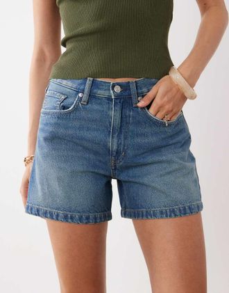 Arket Pantaloncini di jeans a vita medio alta con cinque tasche lavaggio blu
